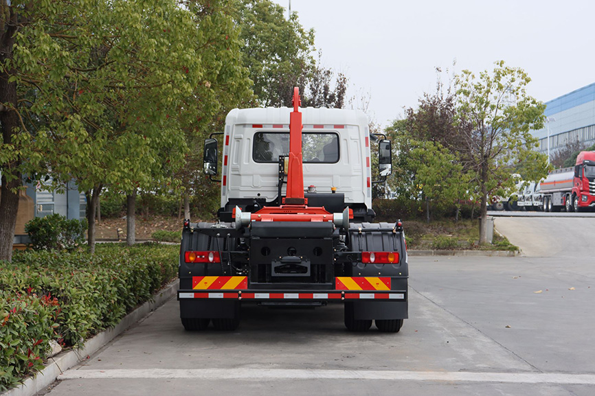 東風(fēng)天錦14方純電動(dòng)車(chē)廂可卸式垃圾車(chē)圖片5